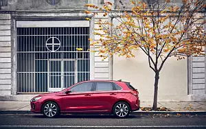   Hyundai Elantra GT US-spec - 2017