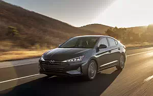   Hyundai Elantra Limited US-spec - 2018