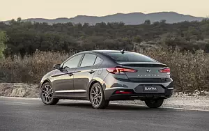   Hyundai Elantra Limited US-spec - 2018