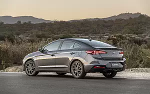   Hyundai Elantra Limited US-spec - 2018