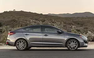   Hyundai Elantra Limited US-spec - 2018