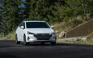   Hyundai Elantra Limited US-spec - 2018