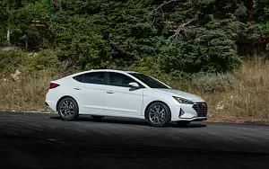   Hyundai Elantra Limited US-spec - 2018