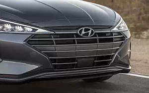   Hyundai Elantra Limited US-spec - 2018