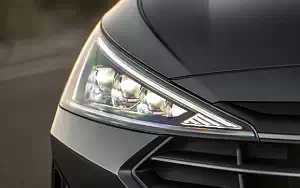   Hyundai Elantra Limited US-spec - 2018