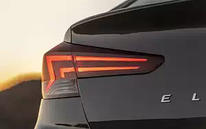   Hyundai Elantra Limited US-spec - 2018
