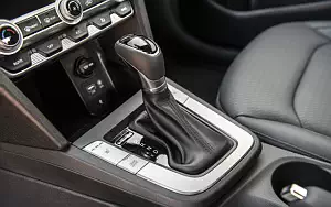   Hyundai Elantra Limited US-spec - 2018