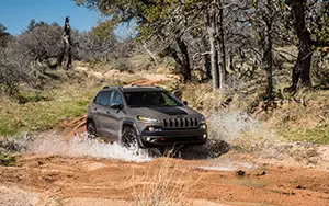   Jeep Cherokee Trailhawk - 2013
