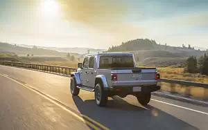   Jeep Gladiator Overland - 2019