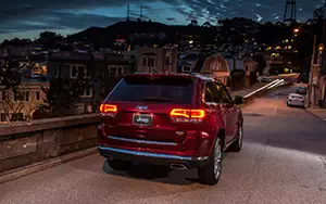   Jeep Grand Cherokee Summit - 2013
