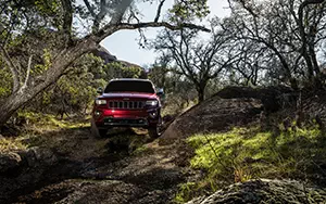   Jeep Grand Cherokee Overland - 2014