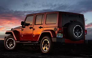   Jeep Wrangler Unlimited Altitude - 2012