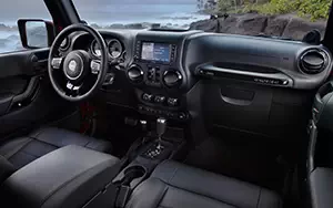   Jeep Wrangler Unlimited Altitude - 2012