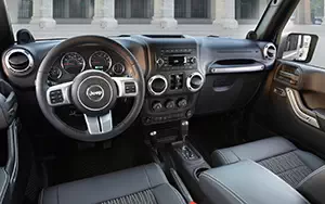   Jeep Wrangler Unlimited Freedom Edition - 2012