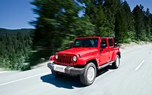   Jeep Wrangler Unlimited Sahara - 2012