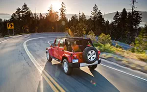   Jeep Wrangler Unlimited Sahara - 2012
