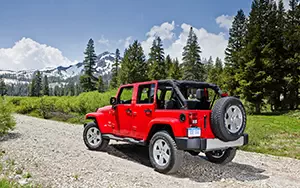   Jeep Wrangler Unlimited Sahara - 2012