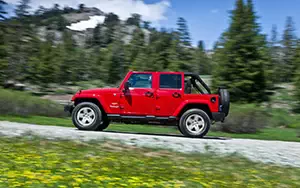   Jeep Wrangler Unlimited Sahara - 2012