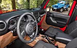   Jeep Wrangler Unlimited Sahara - 2012