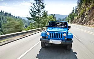   Jeep Wrangler Sahara - 2012