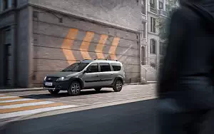 Обои автомобили Lada Largus Cross Quest - 2020