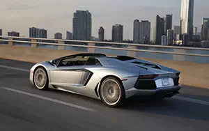   Lamborghini Aventador LP 700-4 Roadster - 2013
