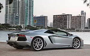   Lamborghini Aventador LP 700-4 Roadster - 2013