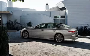   Lexus LS 500 US-spec - 2017
