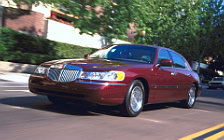   Lincoln Town Car - 2001