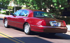   Lincoln Town Car - 2001