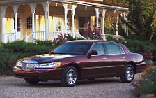   Lincoln Town Car - 2001