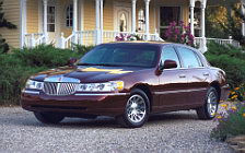   Lincoln Town Car - 2001