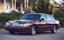   Lincoln Town Car - 2001