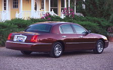   Lincoln Town Car - 2001