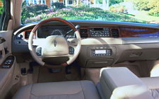   Lincoln Town Car - 2001