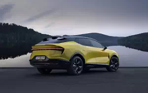   Lotus Eletre S (Solar Yellow) - 2023