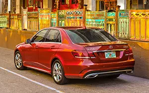   Mercedes-Benz E250 BlueTEC AMG Sports Package US-spec - 2014