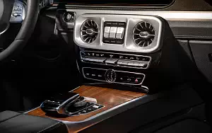   Mercedes-Benz G 550 US-spec - 2018