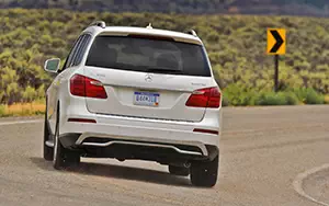   Mercedes-Benz GL350 BlueTEC US-spec - 2013