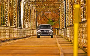   Mercedes-Benz GLK250 BlueTEC US-spec - 2013