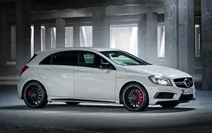 Обои автомобили Mercedes-Benz A45 AMG - 2013