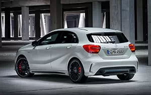 Обои автомобили Mercedes-Benz A45 AMG - 2013