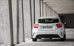 Обои автомобили Mercedes-Benz A45 AMG - 2013