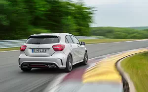 Обои автомобили Mercedes-Benz A 250 Sport AMG Line - 2009