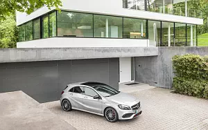 Обои автомобили Mercedes-Benz A 250 Sport AMG Line - 2009