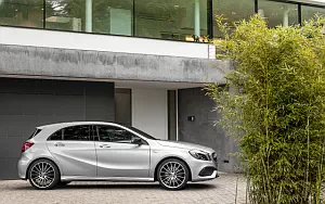 Обои автомобили Mercedes-Benz A 250 Sport AMG Line - 2009