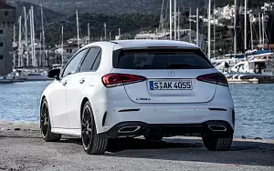 Обои автомобили Mercedes-Benz A 180 d AMG Line - 2018