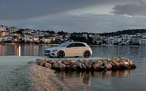 Обои автомобили Mercedes-Benz A 180 d AMG Line - 2018