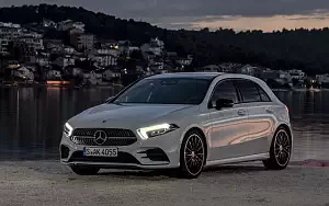 Обои автомобили Mercedes-Benz A 180 d AMG Line - 2018