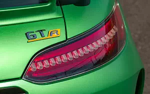 Обои автомобили Mercedes-AMG GT R - 2016